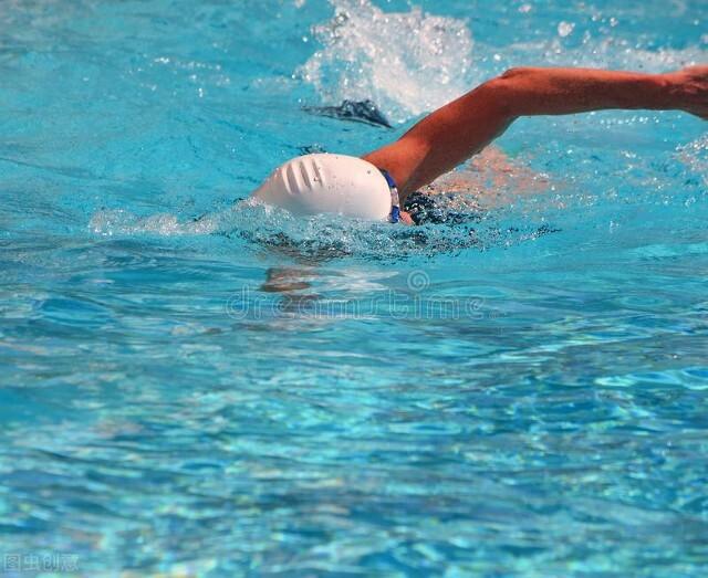 自由泳打腿动作要领和技巧,自由泳打腿技巧详解