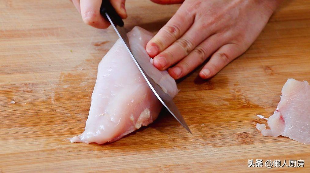水煮鸡胸肉的做法最正宗的做法,鸡胸肉直接水煮教程