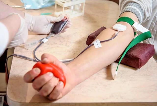 为什么医生不献血,真实原因大揭秘