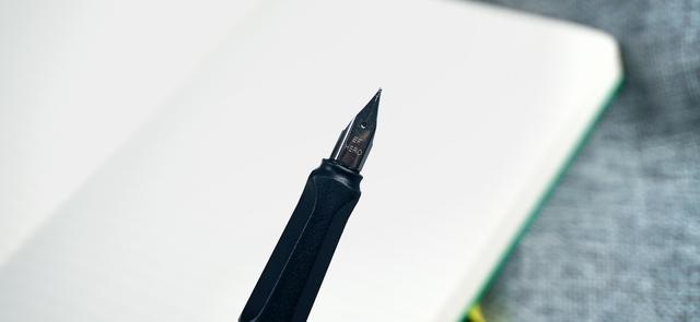 练字英雄钢笔哪个型号好,练字最值得拥有的一款英雄钢笔