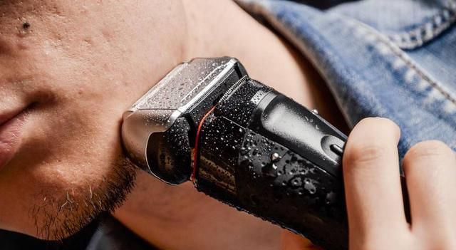 电动剃须刀怎么用,3秒钟让你学会使用电动剃须刀