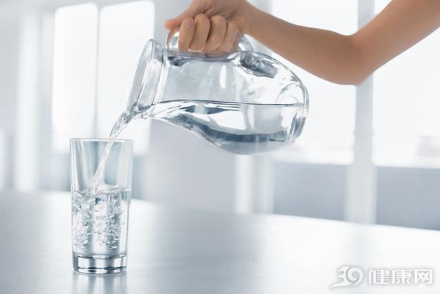 8杯水正确喝水时间表以及量：推荐教你科学的一天八杯水时间