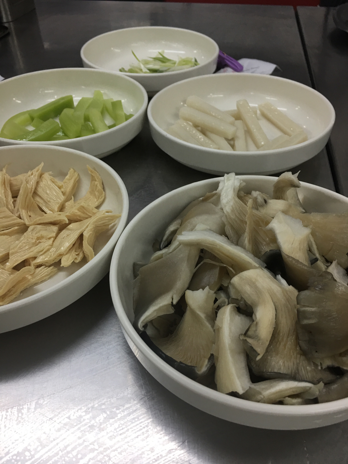家庭石锅鱼的做法窍门,最正宗的做法步骤图解分享