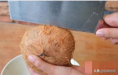 开椰子的方法,只需要两分钟快速开椰壳