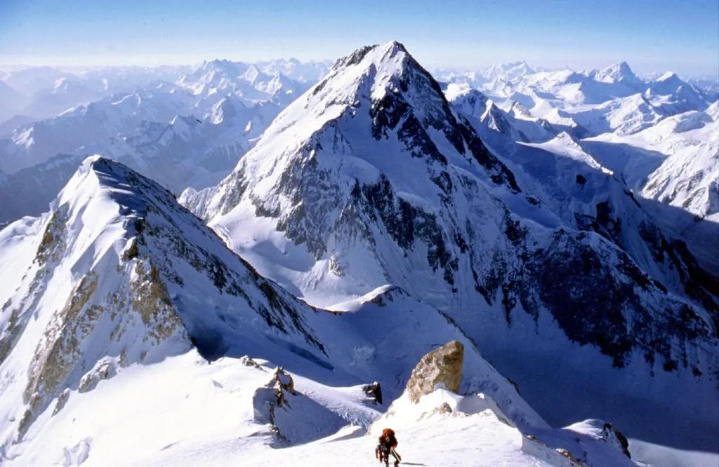 中国第一第二第三高峰,珠穆朗玛峰在中国的什么地方