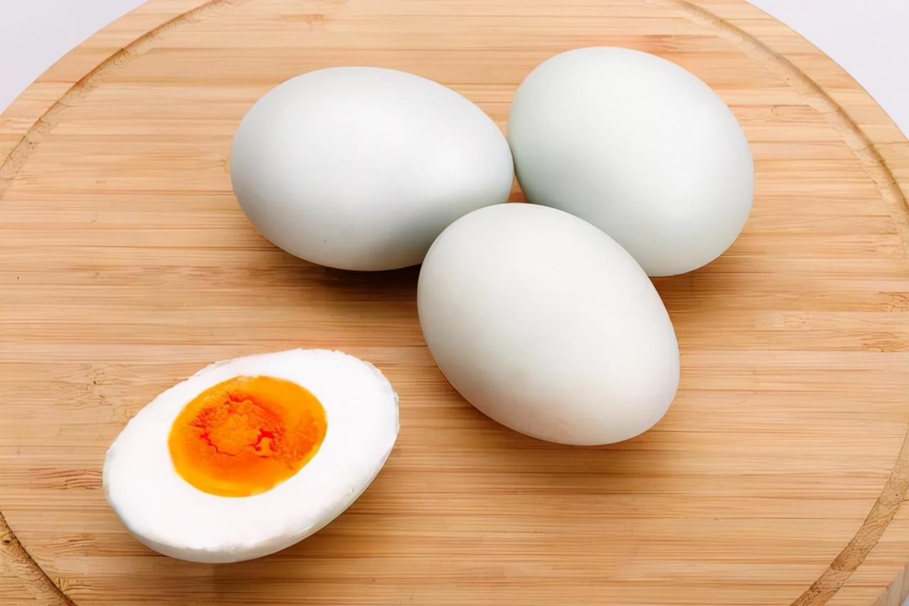 三种人不宜吃鹅蛋,鹅蛋的四大惊人功效和作用