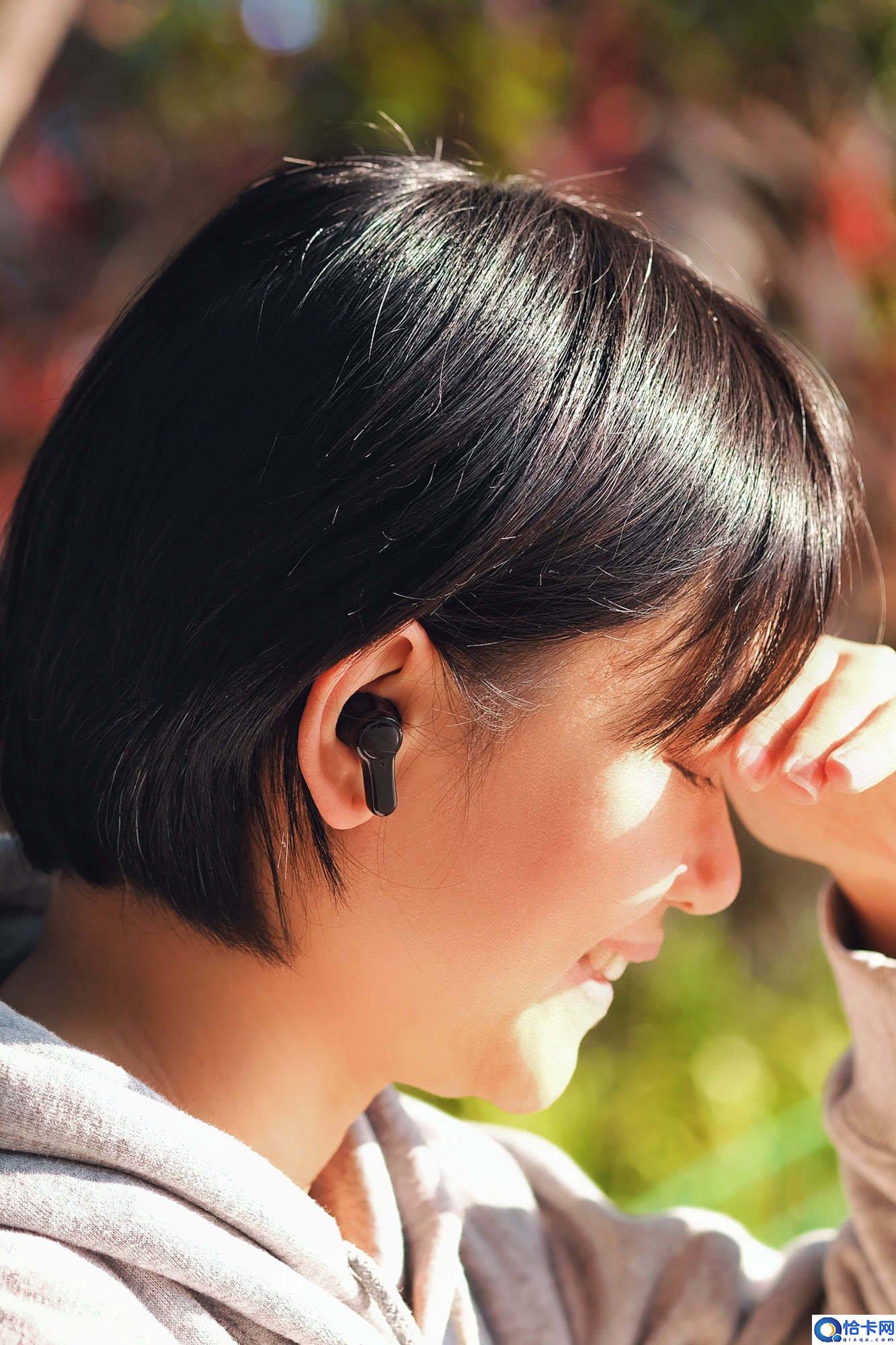 一对蓝牙耳机可以连接两个手机吗,一个耳机搞定双设备连接方法
