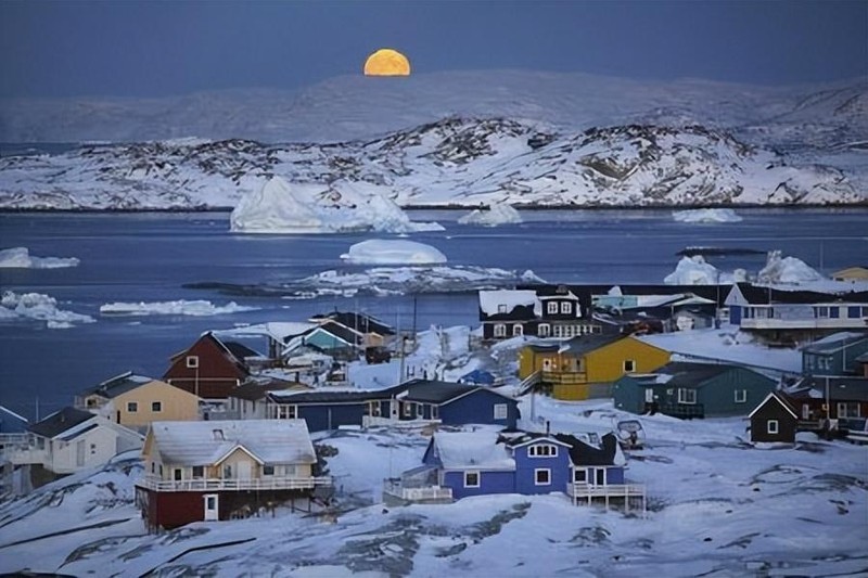 格陵兰岛有多少人口,格陵兰岛是世界上最大的岛屿吗