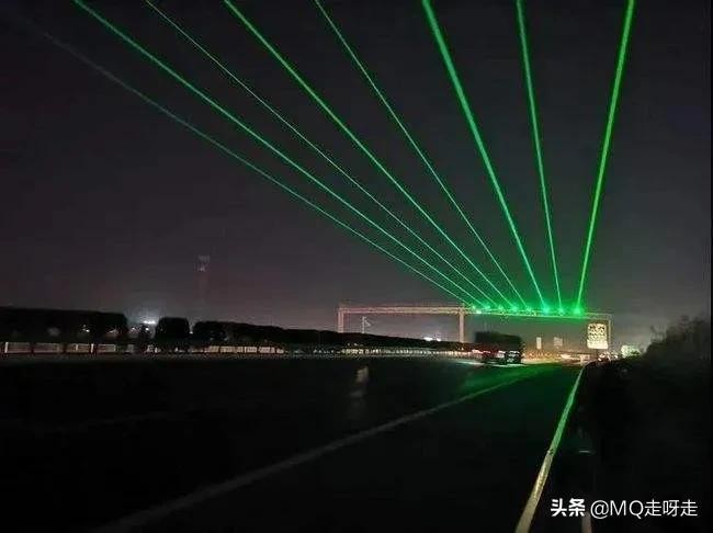 高速路上的激光灯有什么用,高速上绿色激光干嘛的