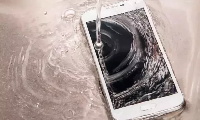 vivo手机掉水里了应该怎么处理,vivo手机进水的快速急救